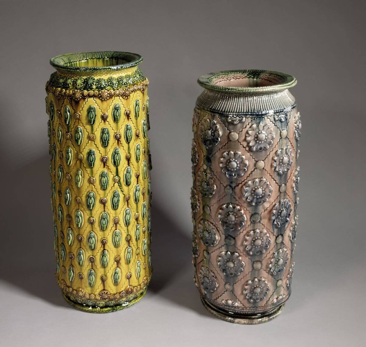 Sophy MacKeith, Vases, 2026, faïence émaillée, h 43 et 40 cm